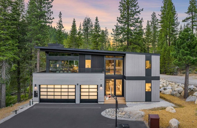 Creekside Retreat with Hot Tub & 3min to Slopes