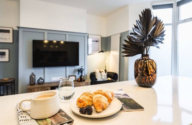 Crescent Apartments-Newport City Centre