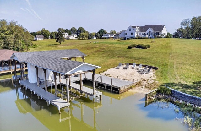 Crescent Cove: Luxury Lake Anna Retreat for 18 with Sandy Beach & Hot Tub
