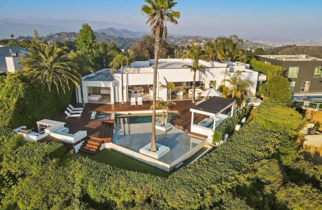 Crest Estate by Stay Awhile Villas