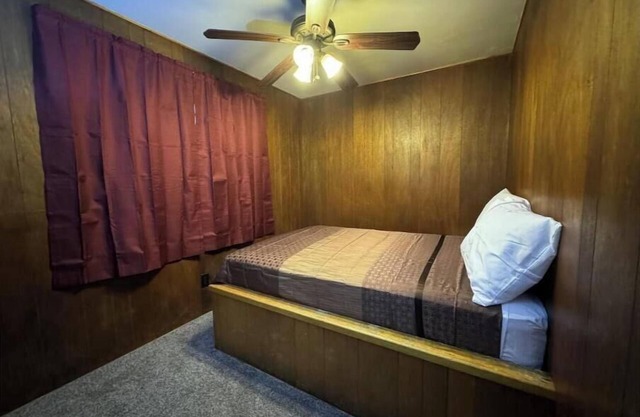 Crest Lodge Historic Mountain Inn - Silverwood