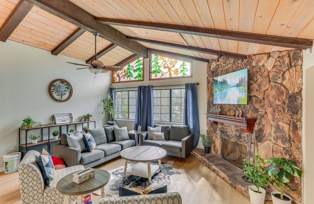 Crestline Home w/Private Hot Tub: Steps to Lake!