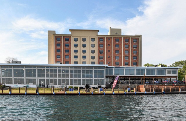 Crowne Plaza Niagara Falls NY Riverside by IHG