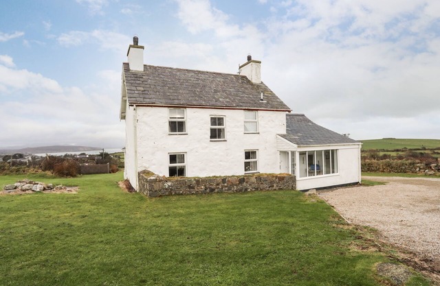 CROWRACH COTTAGE, family friendly, with open fire in Abersoch