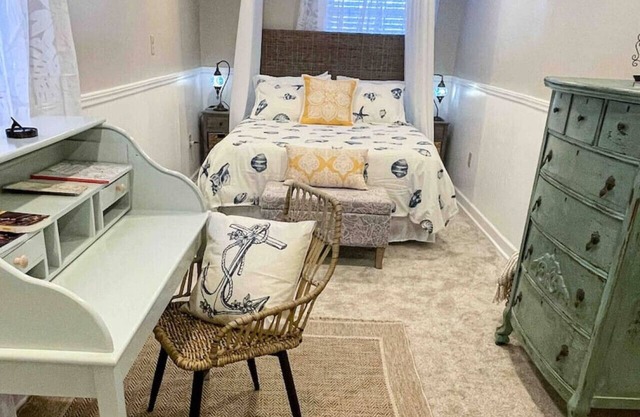 Crow’s Nest 1 BR Lewes Guest Apt – Bike to Beach