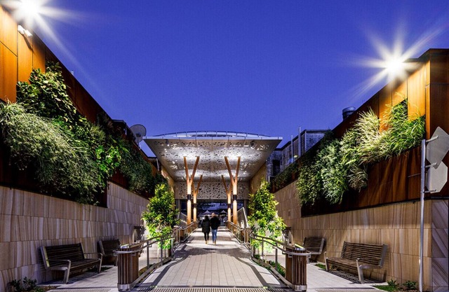 Crows Nest Gem with parking