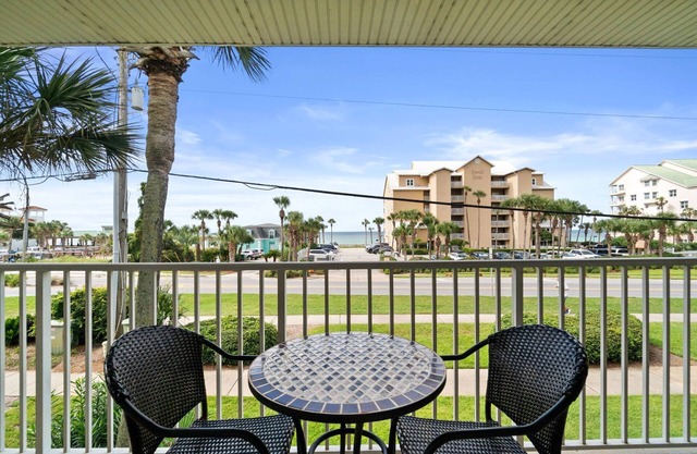 Crystal Beach - Ocean View - Steps from Beach - 2nd Floor End Unit