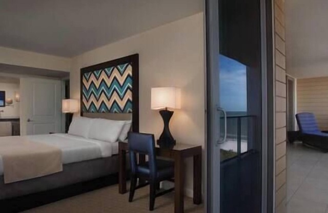 Crystal Shores Beachfront Resort, Beach, Spa, Hot Tub