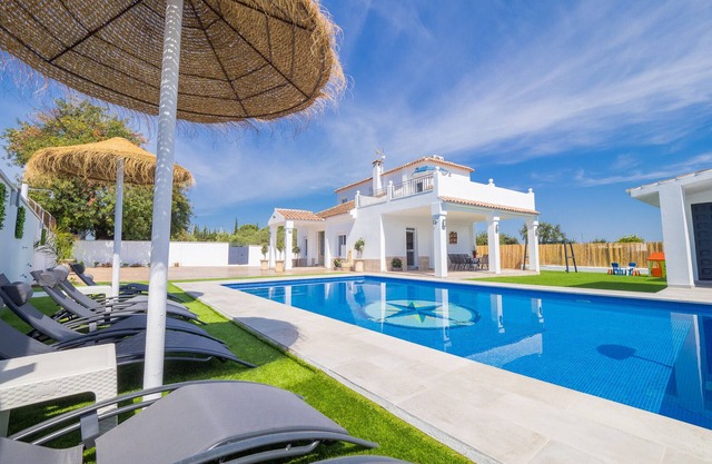 Cubo's Villa Pilar/private pool/free Wi-Fi
