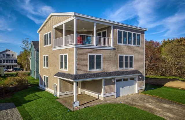 Custom built “Accessible Home", Ocean views