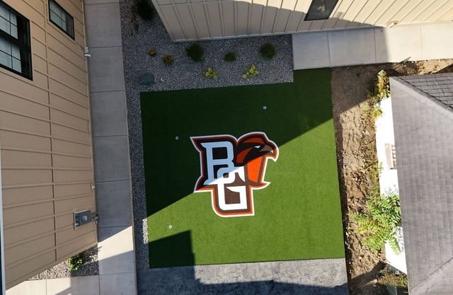 CUSTOM FALCON PUTTING GREEN and Luxury combined to create your DREAM stay here in the heart of Bowling Green