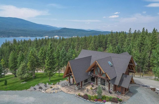 Custom Log Home at Lake Koocanusa
