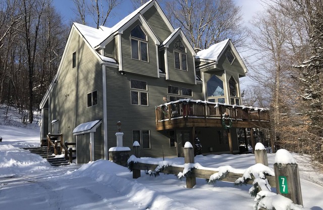 Custom Luxury Home w/Hot Tub on Okemo Mtn/Family/Group Friendly/Shuttle Bus