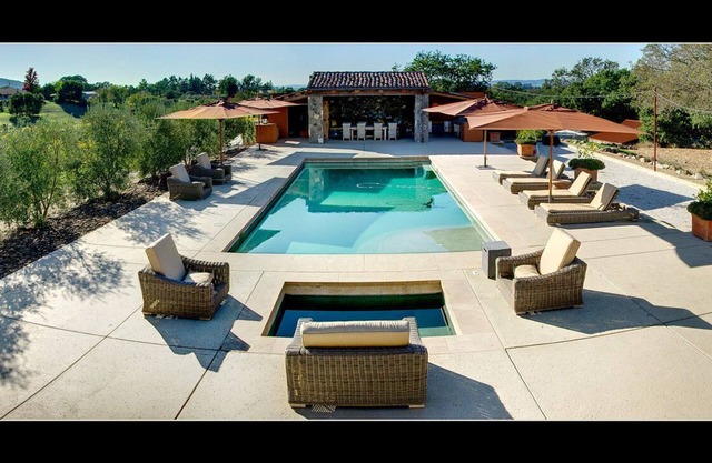 Custom Napa Valley Vineyard Estate minutes from town and wineries