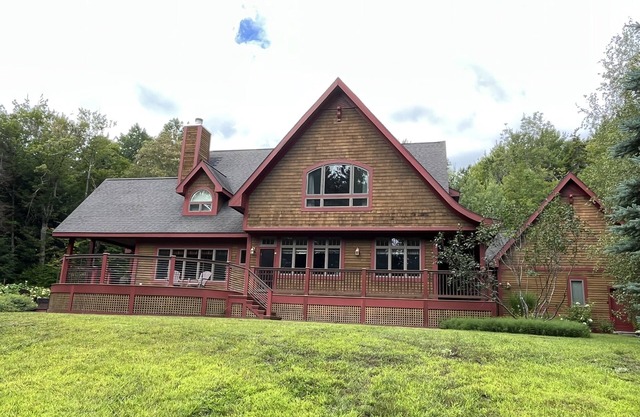 Custom ski house less than 1 mile from Okemo Mtn.