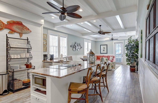 Customized Condo w/Designer Details@Cinnamon Shore w/Great Amenities!