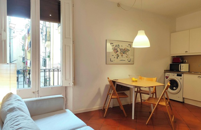Cute 1 bedroom apt. Super central location. R.K
