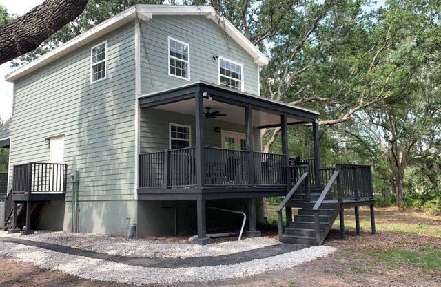 Cute 2/2 Farmhouse in park like setting on 10 Acres! Private & centrally located