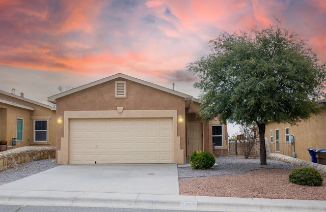 Cute 3 Bedroom Home in Las Cruces, N.M - (Near Hwy 70 & I-25)