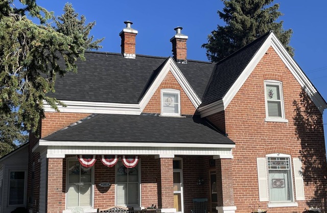 Cute and Cozy Clover House-Sleeps six comfortably!