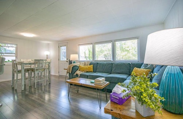 Cute as a Button - Two Bedroom Cottage, Sleeps 4
