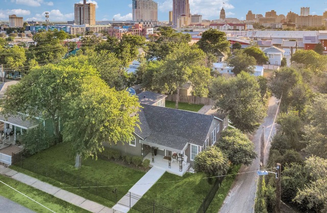 Cute & Cozy 4BR home in Historic Downtown SA