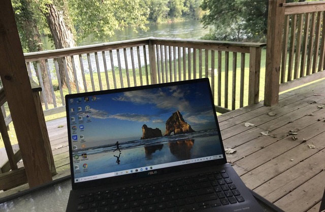 Cute House w/Deck Overlooking White River