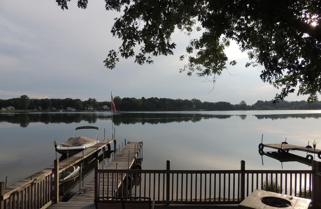 Cute Lakefront Cottage - Fully Stocked Kitchen Relaxing Getaway