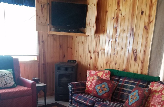 Cute, Quiet Cabin Getaway In The Woods! 200 FT to Snowmobile and ORV trail