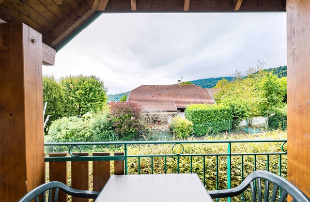 Cute studio apartment, sleeps 4, mountain view