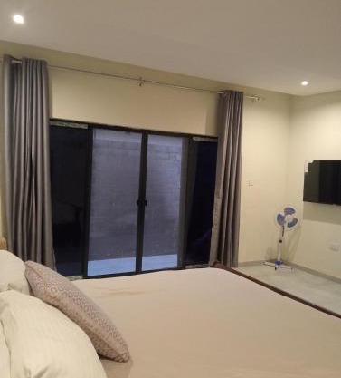 Cute studio apartment with solar backup, Swimming Pool & Wi-Fi