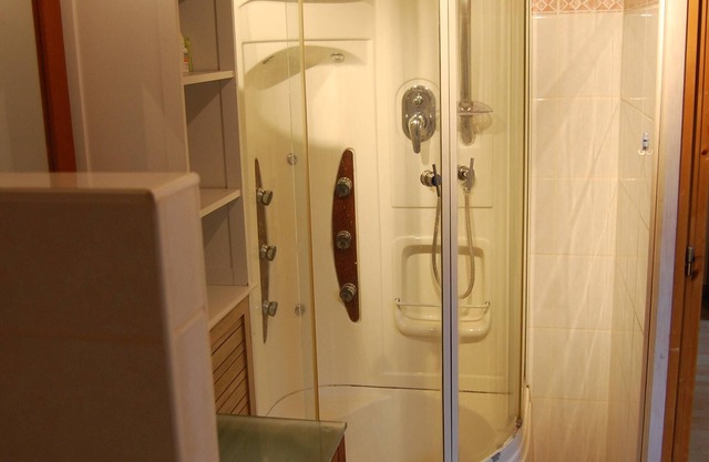 Cute Studio on 4th and top floor in QUIET location near ANNECY lake