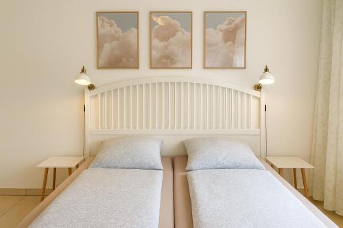 CUXTräumer - Stilvolle Ferienwohnung für Paare - WLAN, privater Parkplatz und Grill - Ruhige Lage mit Gartenblick, Nordseestrand und Wernerwald fußläufig, Cuxhaven- Sahlenburg