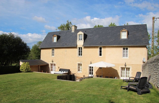D-Day Beaches, Presbytery of Château d'Argouges, with hot tub, near Bayeux