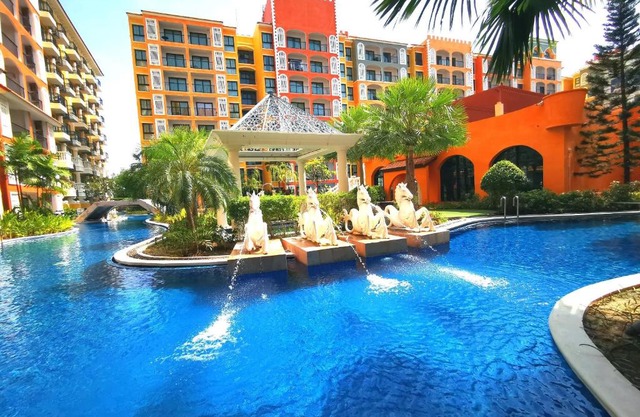 D14 Venetian Condo Resort Pattaya Pool Connected Netflix