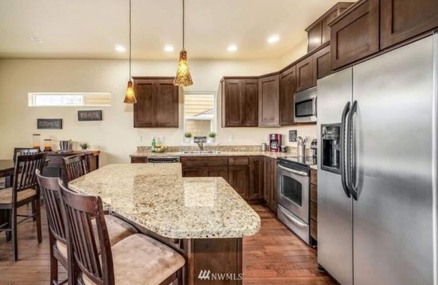 D25-2 Deck Unit Riverview w/ATCH garage Sunserra nearby heated pool and hot tub