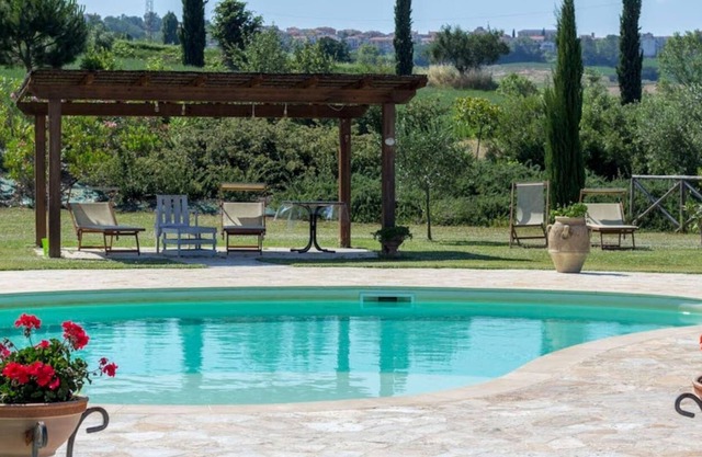 Dancing Flower Villa with Jacuzzi and Gazebo