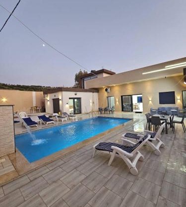 Dar El Oualidine belle villa familiale avec piscine privée sans vis a vis