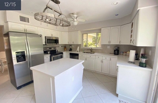 Darling Cottage in East Boca close to beach, restaurants, and shopping