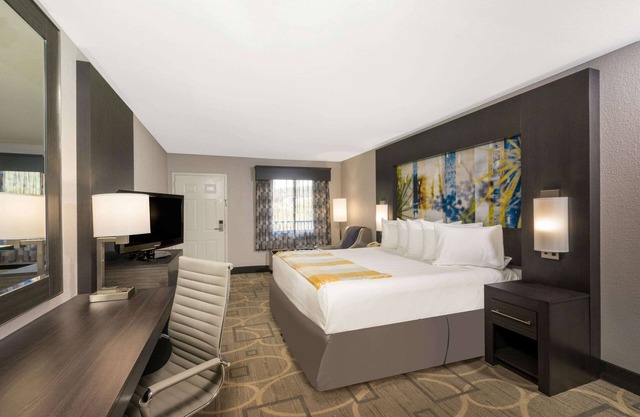 Days Inn by Wyndham Asheville Downtown North