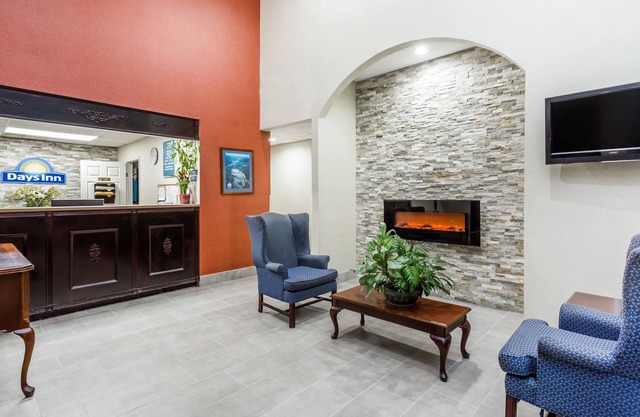 Days Inn by Wyndham Hendersonville