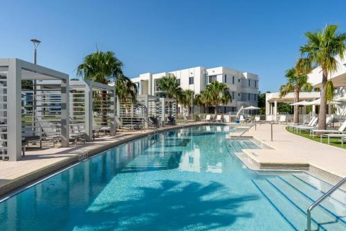 Daytona 2BR w Parking – Family Pet Friendly