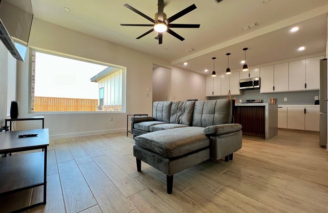 Daytona Beach A - Modern & Cozy 3BD/2.5BA - WiFi