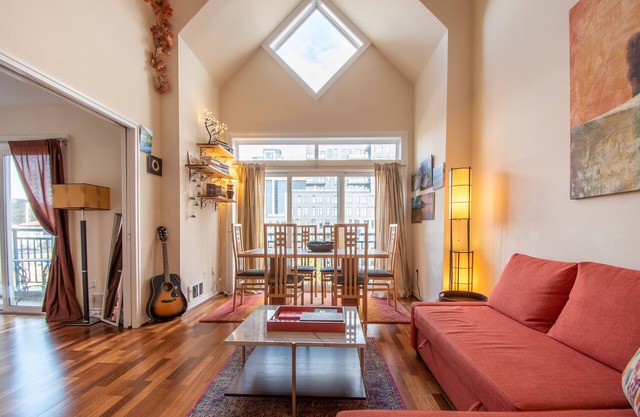 Dazzling 2 BR Penthouse in the Heart of Seattle!