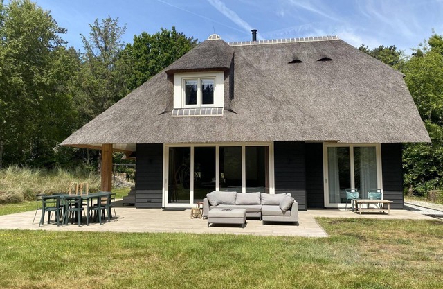 De Molshoop, comfortable villa next to the forest of Nes with lots of privacy.