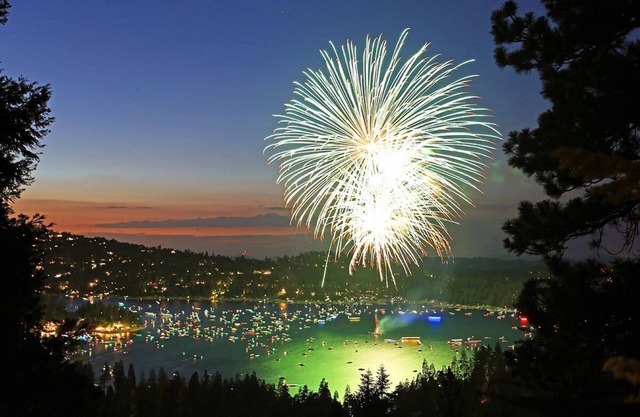 DECK LAKE VIEWS! SWISS RETREAT