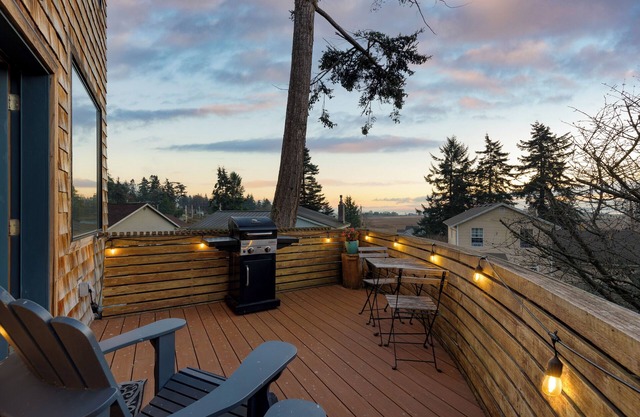 Deck Views, Fire Pit, Pool, 3 Mins to Beach | Madrona Tree Retreat by AvantStay