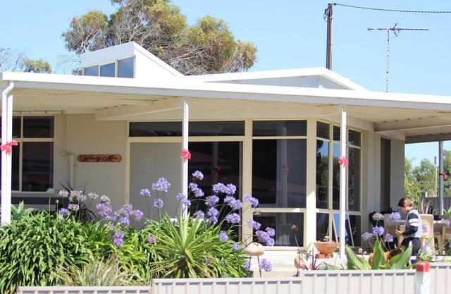 Deckadence Seafront-amazing water views- open for holidays