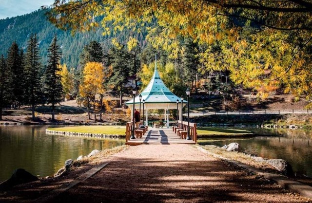 Decks+Views+Hot Tub+Fireplaces+Heart = A Cabin Beloved by All