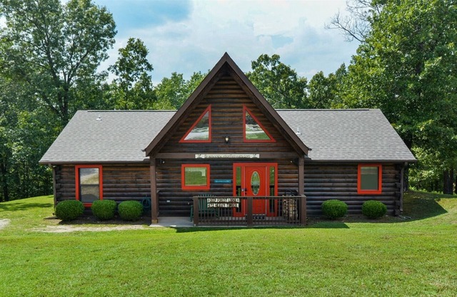 Deep Forest Lodge awaits you | 3 Bed, 2 Bath